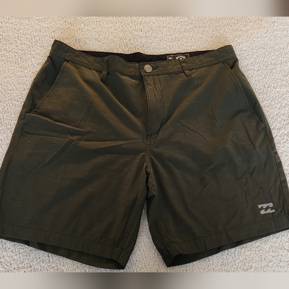 Men's Billabong Light Weight Olive Green Shorts 36 Waist